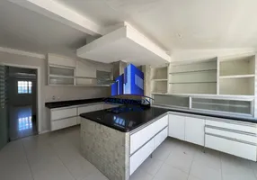 Foto 1 de Casa de Condomínio com 4 Quartos à venda, 205m² em Itapuã, Salvador