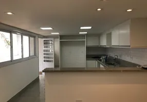 Foto 1 de Casa com 3 Quartos para alugar, 238m² em Santo Amaro, São Paulo