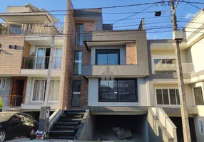 Foto 1 de Casa de Condomínio com 4 Quartos à venda, 206m² em Pinheirinho, Curitiba