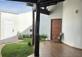 Foto 1 de Casa com 4 Quartos à venda, 220m² em Goiás, Araguari