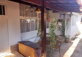 Foto 1 de Casa com 4 Quartos à venda, 220m² em Valparaiso, Petrópolis