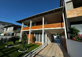 Foto 1 de Sobrado com 4 Quartos para alugar, 400m² em Bucarein, Joinville