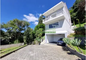 Foto 1 de Casa com 3 Quartos para alugar, 200m² em Valparaiso, Petrópolis