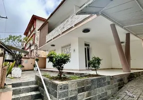 Foto 1 de Sobrado com 4 Quartos à venda, 400m² em Acupe de Brotas, Salvador