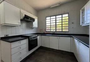 Foto 1 de Casa com 4 Quartos para alugar, 294m² em Vila Morangueira, Maringá