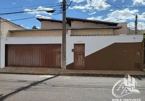 Foto 1 de Casa com 3 Quartos à venda, 240m² em Estados Unidos, Uberaba