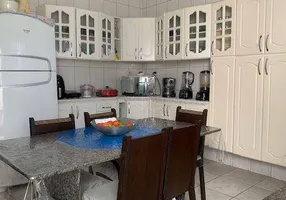 Foto 1 de Casa com 2 Quartos à venda, 180m² em Parque das Nações, Santo André