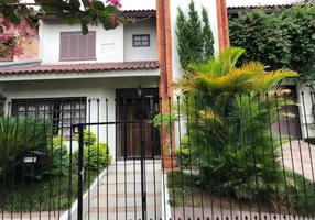 Foto 1 de Sobrado com 3 Quartos à venda, 298m² em Jardim Planalto, Porto Alegre