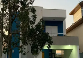 Foto 1 de Casa de Condomínio com 4 Quartos à venda, 250m² em Piracangagua, Taubaté