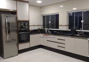 Foto 1 de Casa com 3 Quartos à venda, 200m² em Parque Atlantica, Ferraz de Vasconcelos