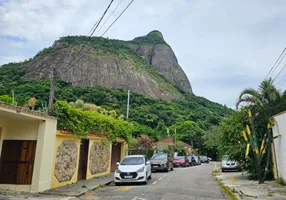 Foto 1 de Lote/Terreno à venda, 600m² em Barra da Tijuca, Rio de Janeiro