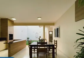 Foto 1 de Casa com 3 Quartos à venda, 255m² em Parque dos Buritis, Rio Verde