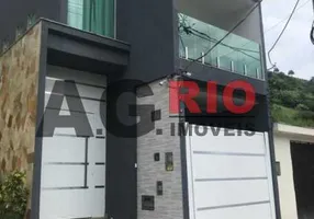 Foto 1 de Casa de Condomínio com 3 Quartos à venda, 300m² em Jardim Sulacap, Rio de Janeiro