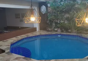 Foto 1 de Casa com 2 Quartos para alugar, 180m² em Centro, Peruíbe