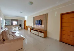 Foto 1 de Casa com 3 Quartos à venda, 250m² em Santa Rosa, Uberlândia