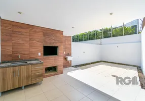 Foto 1 de Casa com 3 Quartos à venda, 190m² em Espiríto Santo, Porto Alegre