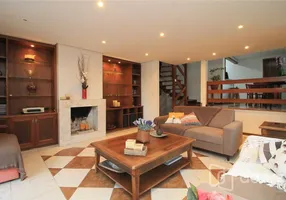 Foto 1 de Casa de Condomínio com 3 Quartos à venda, 211m² em Ipanema, Porto Alegre
