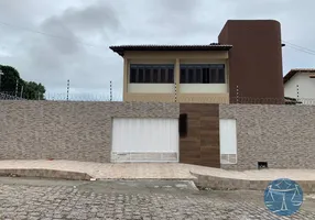 Foto 1 de Casa com 4 Quartos à venda, 225m² em Candelária, Natal