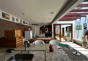 Foto 1 de Casa de Condomínio com 5 Quartos à venda, 390m² em Vila Oliveira, Mogi das Cruzes