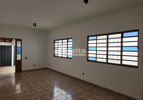 Foto 1 de Casa com 3 Quartos à venda, 200m² em Santa Mônica, Uberlândia