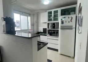 Foto 1 de Apartamento com 2 Quartos à venda, 48m² em Roçado, São José