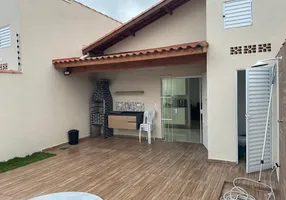 Foto 1 de Casa com 2 Quartos à venda, 73m² em Parque Augustus, Itanhaém