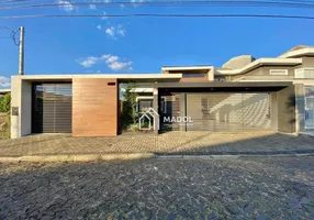 Foto 1 de Casa com 4 Quartos à venda, 436m² em Uvaranas, Ponta Grossa