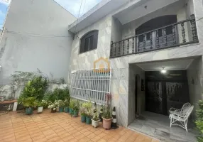 Foto 1 de com 3 Quartos para alugar, 244m² em Centro, São Vicente