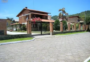 Foto 1 de Casa com 4 Quartos para alugar, 200m² em Cachoeira do Bom Jesus, Florianópolis