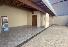 Foto 1 de Casa com 4 Quartos para alugar, 239m² em Segismundo Pereira, Uberlândia