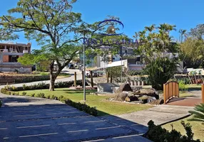 Foto 1 de Lote/Terreno à venda, 760m² em Cacupé, Florianópolis