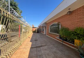 Foto 1 de Casa com 3 Quartos à venda, 236m² em Vila José Bonifácio, Araraquara