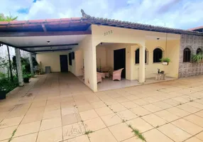 Foto 1 de Casa à venda, 224m² em Candelária, Natal