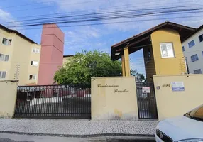 Foto 1 de Apartamento com 3 Quartos para alugar, 71m² em Panamericano, Fortaleza