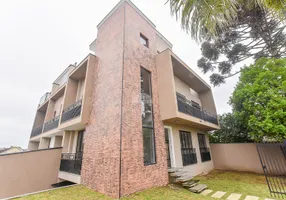 Foto 1 de Sobrado com 2 Quartos à venda, 224m² em Jardim das Américas, Curitiba