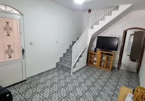 Foto 1 de Sobrado com 3 Quartos à venda, 260m² em Jardim Tupanci, Barueri