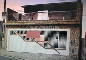 Foto 1 de Sobrado com 3 Quartos à venda, 274m² em Centro, Guararema