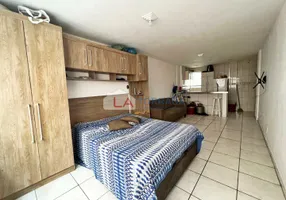 Foto 1 de Kitnet com 1 Quarto à venda, 30m² em Aviação, Praia Grande