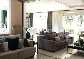 Foto 1 de Casa de Condomínio com 4 Quartos à venda, 372m² em Candelária, Natal