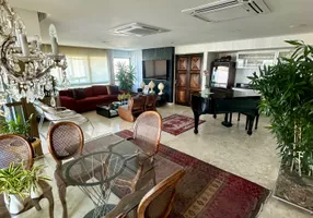 Foto 1 de Apartamento com 4 Quartos à venda, 205m² em Casa Forte, Recife