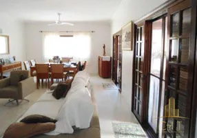 Foto 1 de Casa com 3 Quartos à venda, 250m² em Centro, Ubatuba