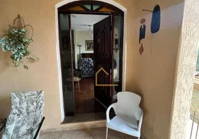 Foto 1 de Sobrado com 3 Quartos para venda ou aluguel, 257m² em Vila São Jorge, Barueri
