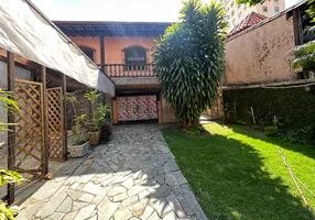 Foto 1 de Casa com 4 Quartos para alugar, 439m² em Sagrada Família, Belo Horizonte