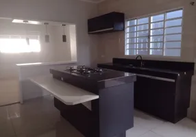 Foto 1 de Casa com 2 Quartos para alugar, 130m² em Parque Senhor do Bonfim, Taubaté