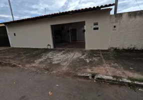 Foto 1 de Casa com 4 Quartos à venda, 135m² em Conjunto Caiçara, Goiânia