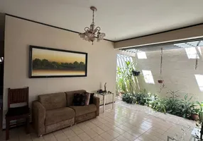 Foto 1 de Casa com 4 Quartos à venda, 280m² em Dionísio Torres, Fortaleza