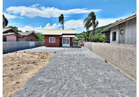 Foto 1 de Casa com 2 Quartos à venda, 70m² em Enseada do Brito, Palhoça