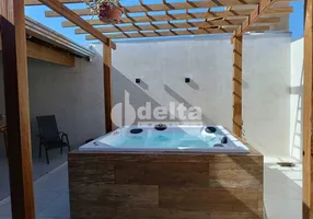 Foto 1 de Casa com 3 Quartos à venda, 220m² em Jardim Europa, Uberlândia
