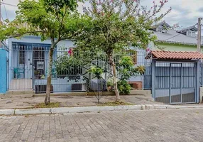 Foto 1 de Casa com 4 Quartos à venda, 244m² em Vila Nova, Porto Alegre