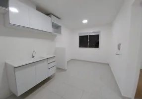 Foto 1 de Apartamento com 2 Quartos para alugar, 32m² em Jardim Itacolomi, São Paulo